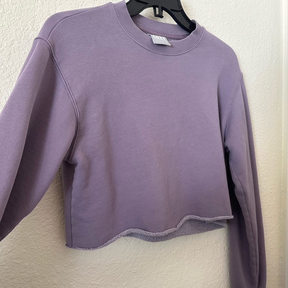 Aritzia Cropped crew neck sweatshirt purple XXS